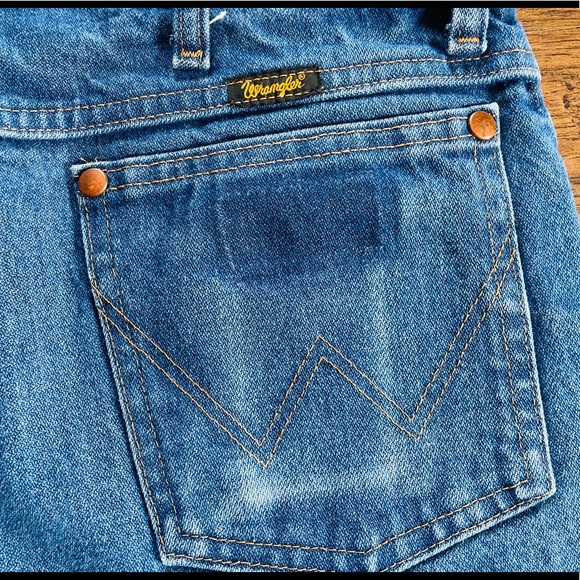 Wranglers cutoff shorts with embroidery & lace, Daisy Dukes, size 4-6 - Picture 6 of 7